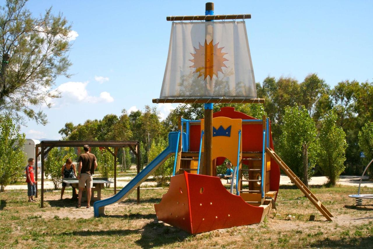 Happy Camp Mobile Homes In Camping Village Free Time Marina Di Bibbona Exterior foto